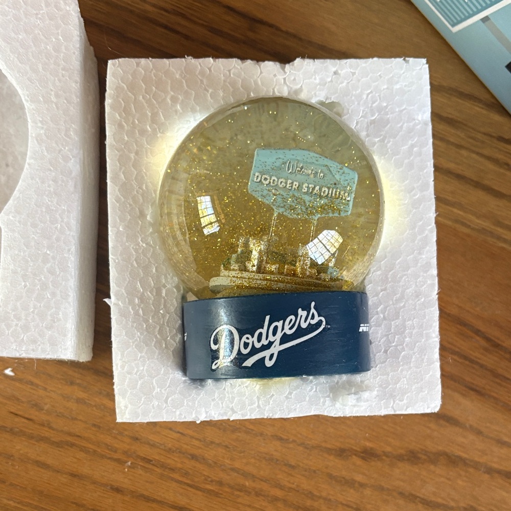 NEW Los Angeles Dodgers Stadium Sand Globe limited edition